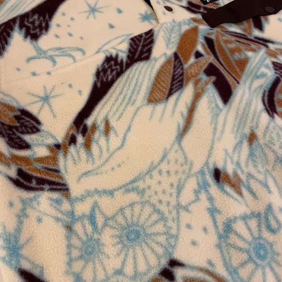 Patagonia women’s Synchilla Fleece in Cream and Blue - Picture 6 of 9